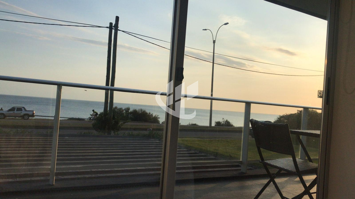Apartamento ID.1980 - Alquiler anual, 1 dormitorio, primera linea Mansa, Punta del Este