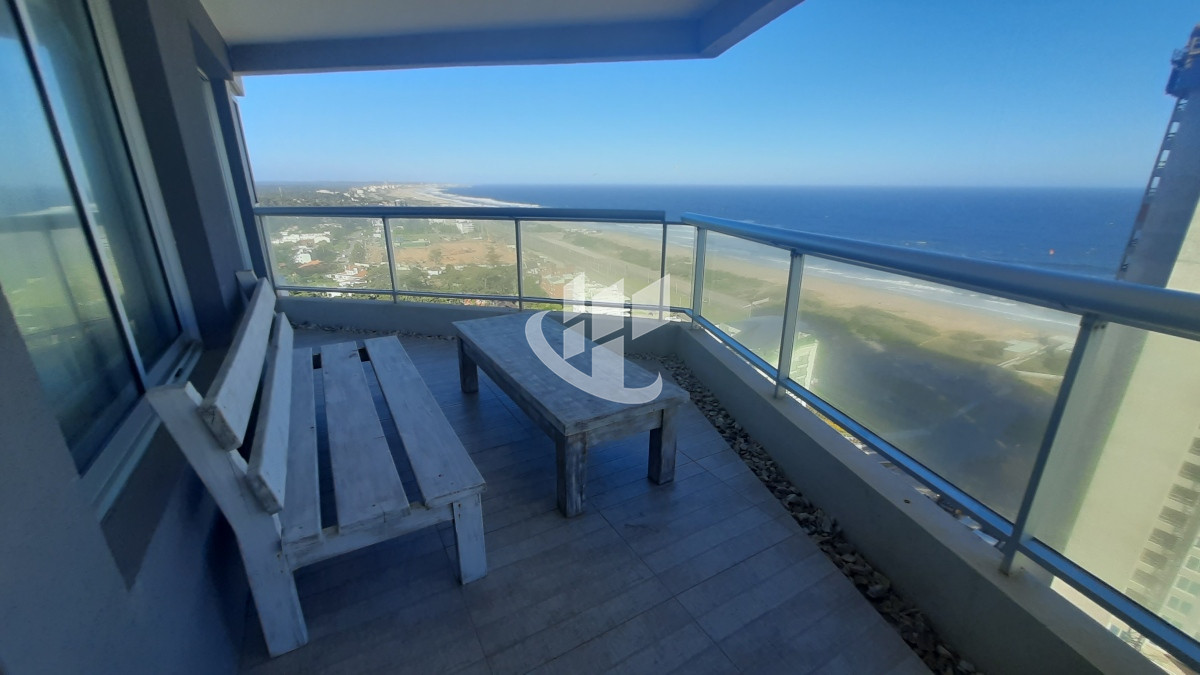 Apartamento ID.894 - Alquiler Temporada, 3 dormitorios y dep, con vista, piso alto, Brava, Punta del Este
