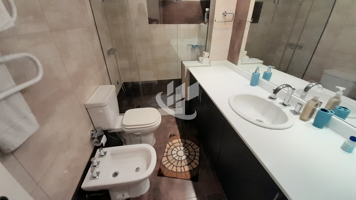 Apartamento ID.1719 - PUNTA DEL ESTE MANSA FRENTE AL MAR! APARTAMENTO DE 2 DORMITORIOS Y DEPENDENCIA EN VENTA! 