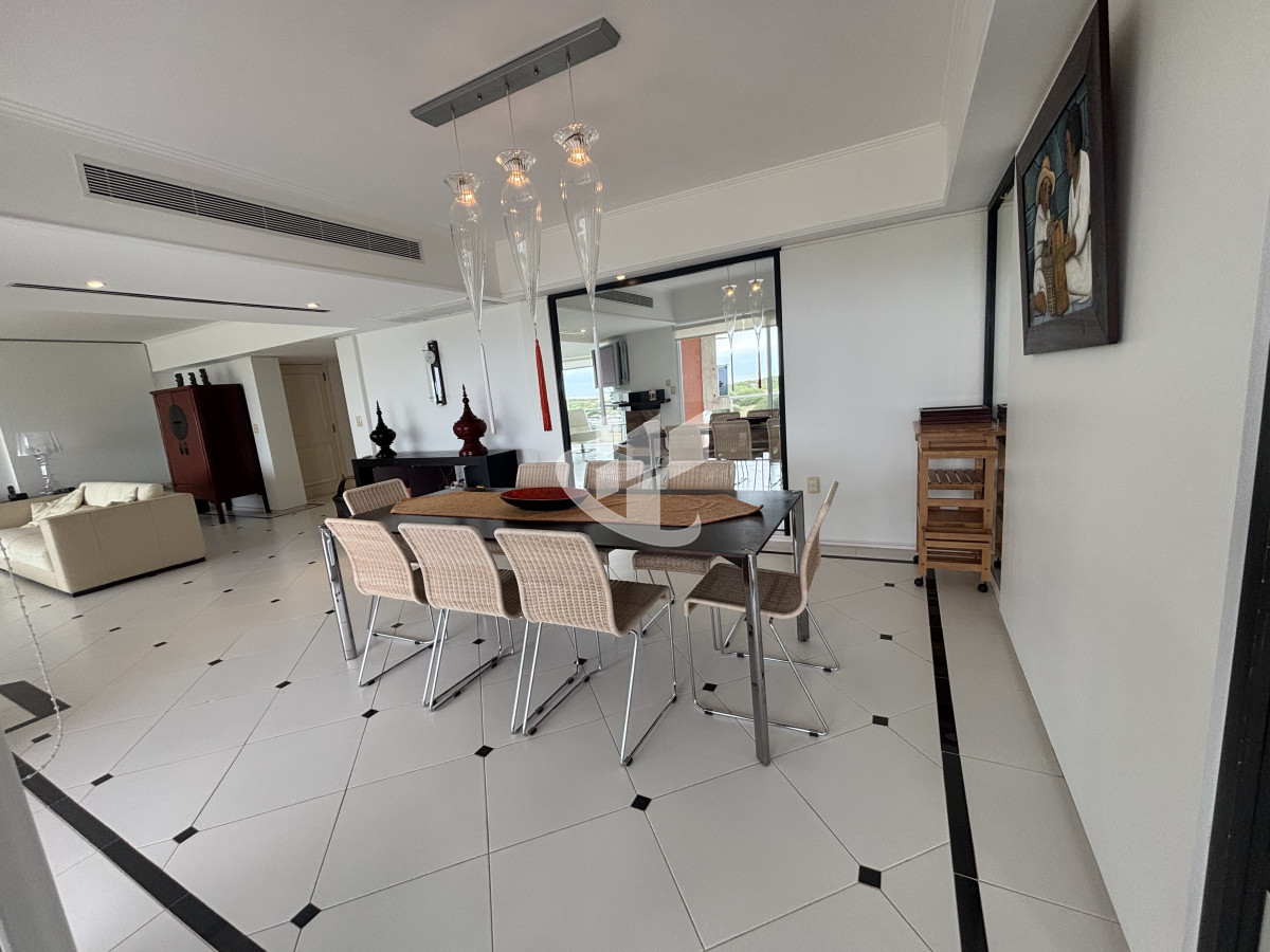 Apartamento ID.2277 - PUNTA DEL ESTE - PLAYA BRAVA - APARTAMENTO DE 4 DORMITORIOS EN SUITE Y DEPENDENCIA - VENTA