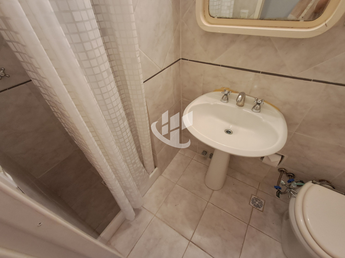 Apartamento ID.2484 - PUNTA DEL ESTE PENINSULA APTO 2 DORM 2 BAÑOS GARAGE A METROS DEL MAR