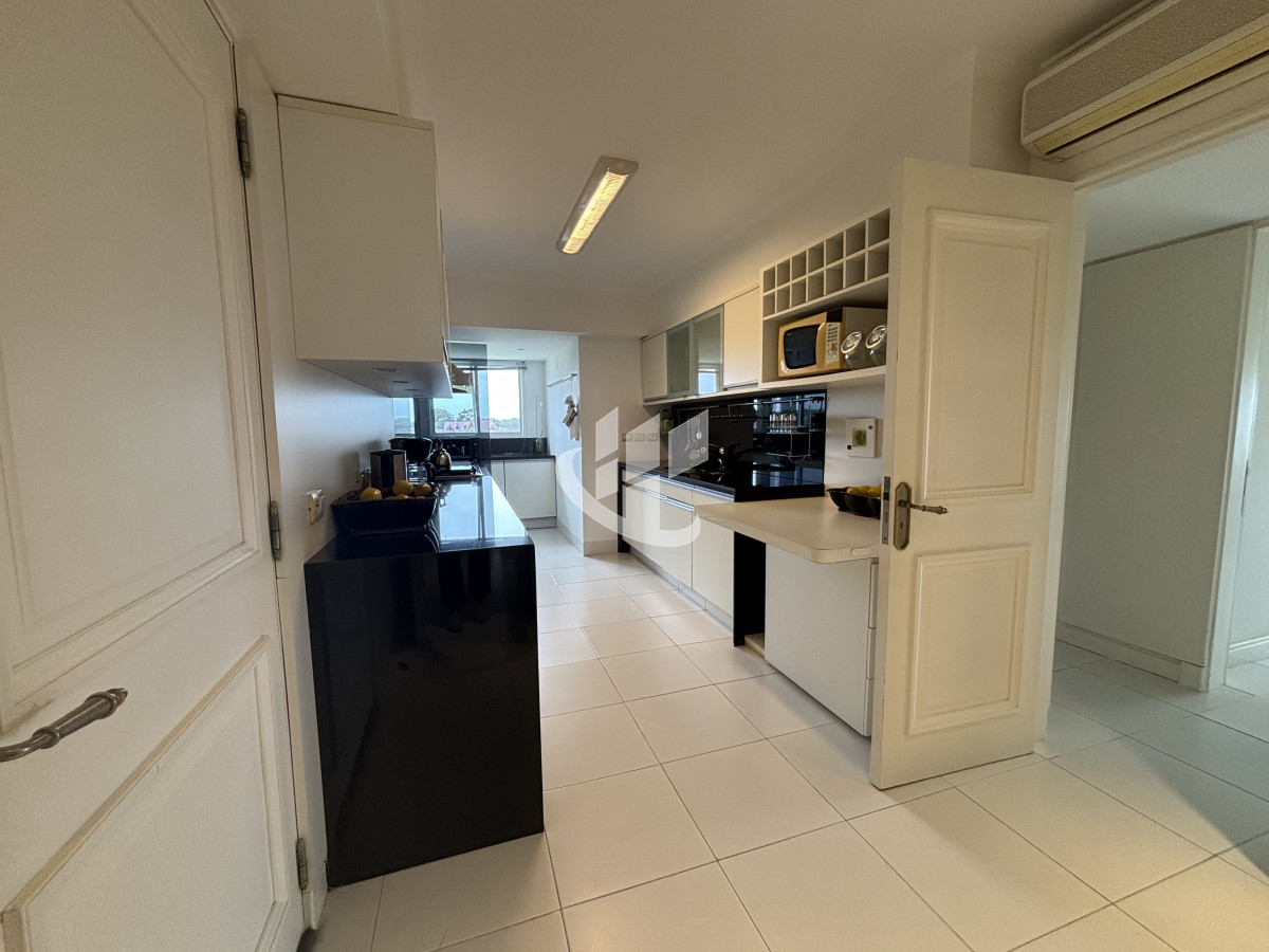 Apartamento ID.2280 - PUNTA DEL ESTE - PLAYA BRAVA - APARTAMENTO 4 DORMITORIOS - VENTA 