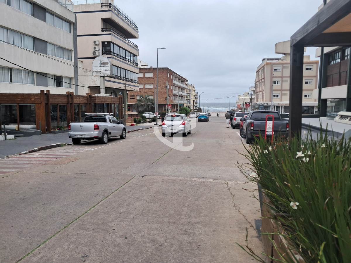 Apartamento ID.1494 - PUNTA DEL ESTE PENINSULA APARTAMENTO DE 3 DORMITORIOS Y DEPENDENCIA EN VENTA