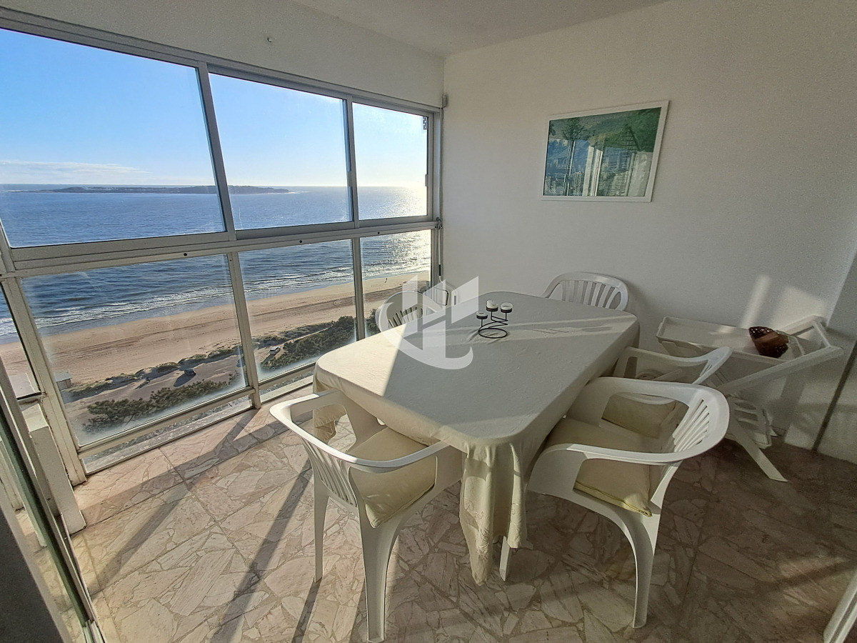 Apartamento ID.2227 - PUNTA DEL ESTE MANSA APTO 2 DORM Y DEP CON ESPECTACULAR VISTA AL MAR !