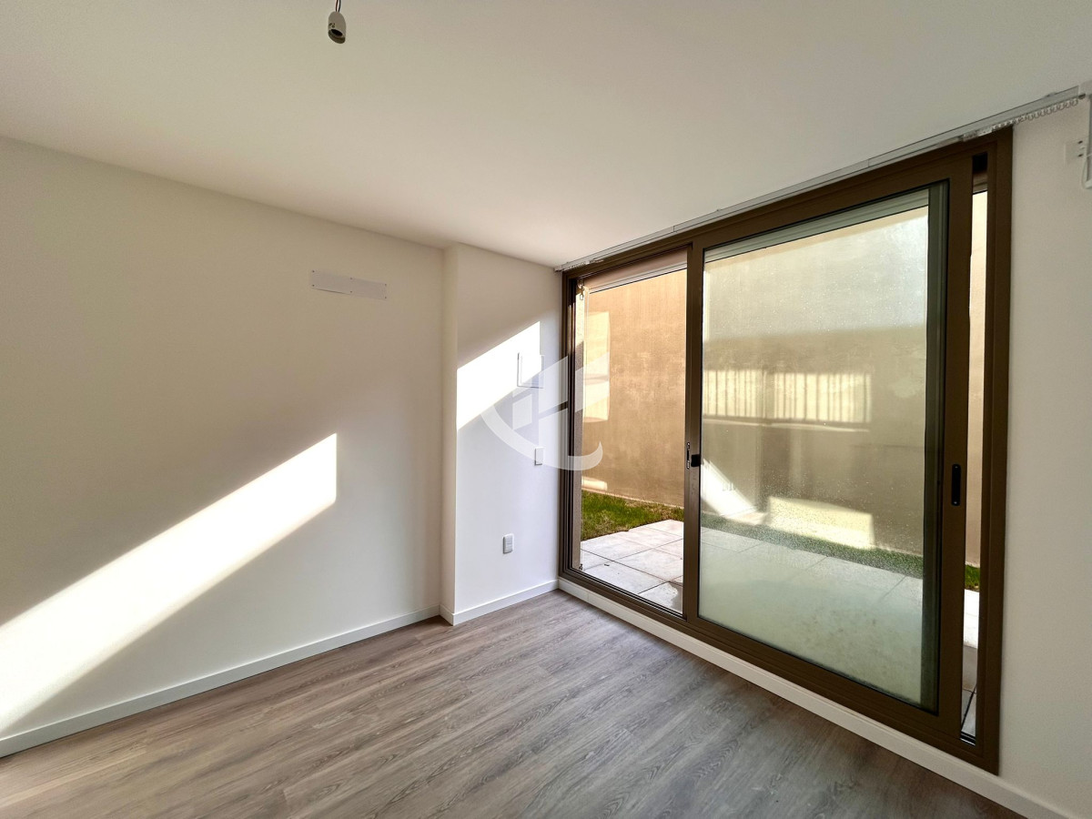 Apartamento ID.2045 - Venta Apartamento 2 dormitorios con Patio, La Blanqueada, Parque Batlle