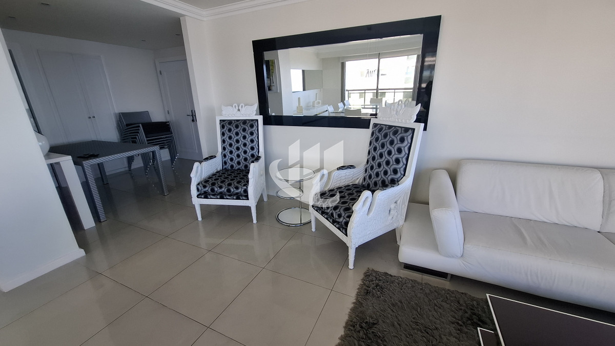 Apartamento ID.2039 - Venta apartamento 3 suites y dependencia completa, primera línea Brava, Punta del Este