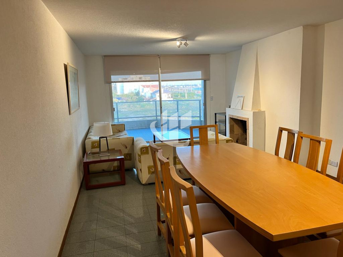 Apartamento ID.136 - Alquiler de Temporada, 3 dormitorios, 1era línea de mar, Pinares, Punta del Este
