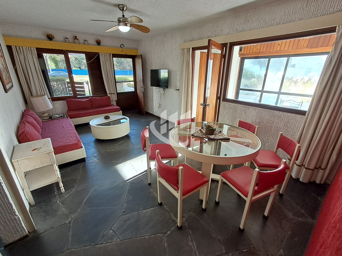 Apartamento ID.1387 - PUNTA DEL ESTE SOBRE AV ROOSEVELT 1 DORMITORIO Y MEDIO PARRILLERO VENTA