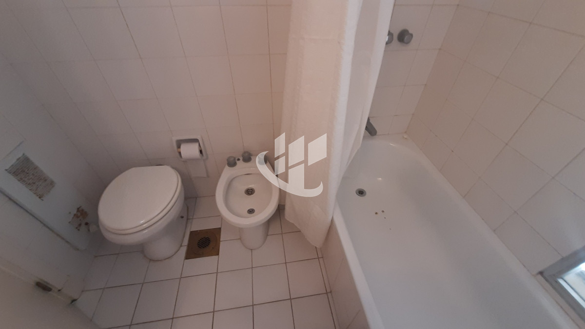 Apartamento ID.828 - Alquiler de Verano, 4 dormitorios mas dep, 1era linea al mar, Rincon del Indio, Punta del Este