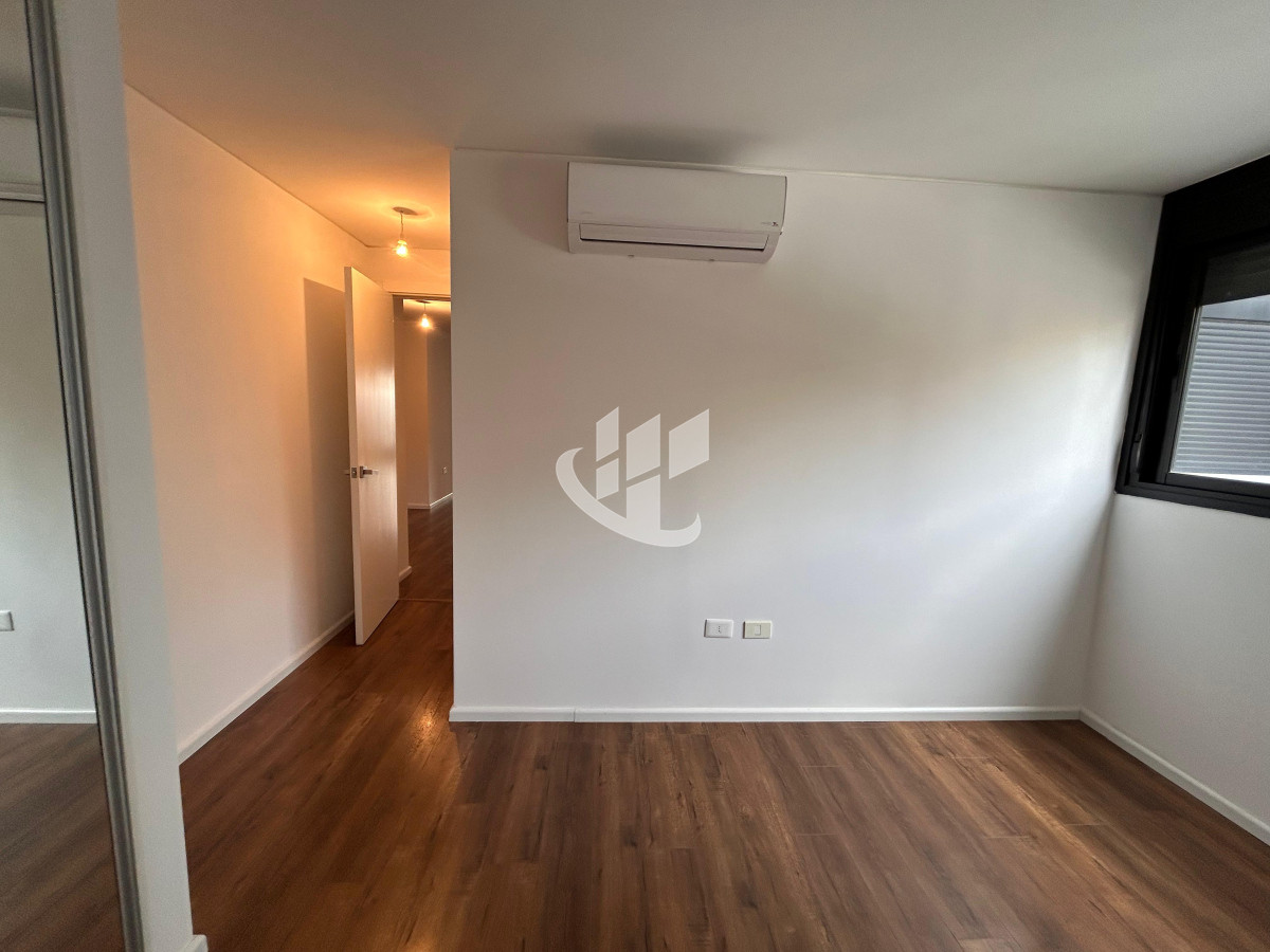 Apartamento ID.1896 - Venta de apartamento de 2 dormitorios con garage en Centro, Montevideo