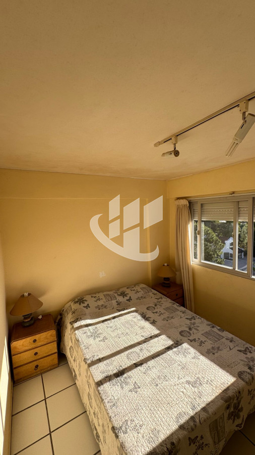 Apartamento ID.1724 - Alquiler  Anual.