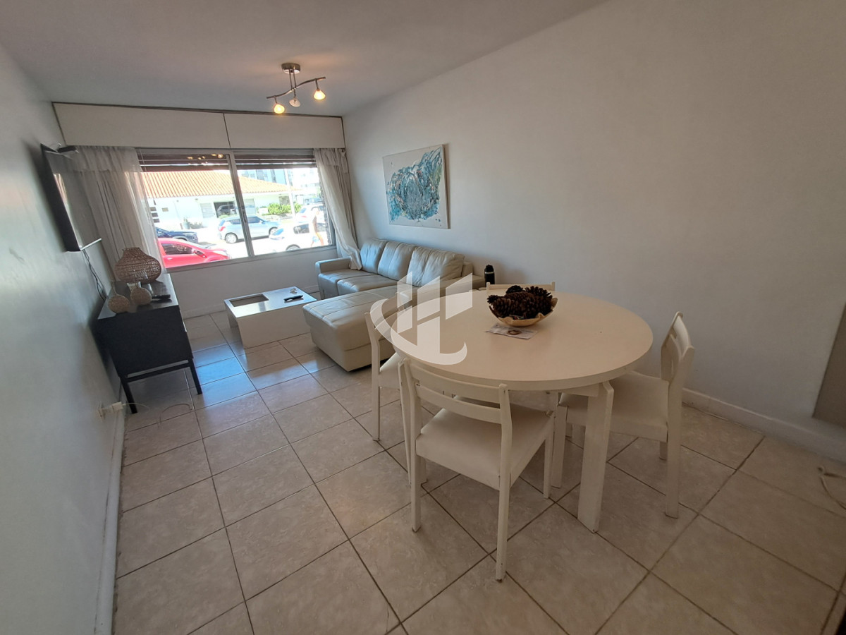 Apartamento ID.2484 - PUNTA DEL ESTE PENINSULA APTO 2 DORM 2 BAÑOS GARAGE A METROS DEL MAR
