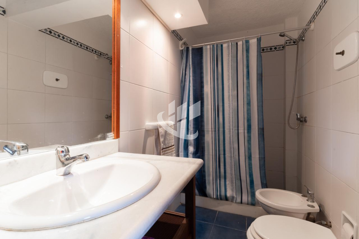 Apartamento ID.1494 - PUNTA DEL ESTE PENINSULA APARTAMENTO DE 3 DORMITORIOS Y DEPENDENCIA EN VENTA