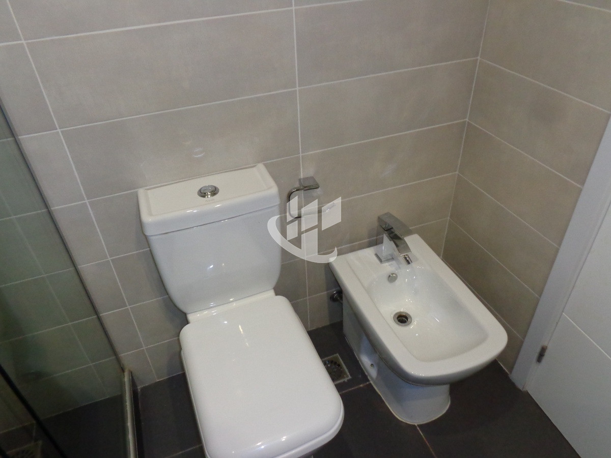 Apartamento ID.2335 - PUNTA DEL ESTE PENINSULA EDIFICIO MODERNO CON AMENITIES 2 DORMITORIOS 2 BAÑOS GARAGE