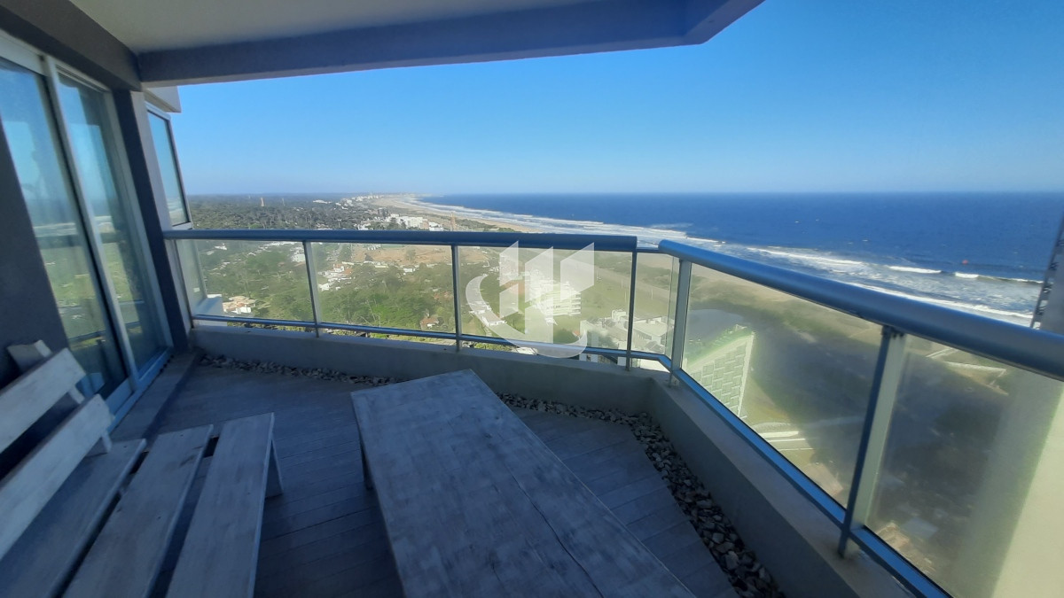 Apartamento ID.894 - Alquiler Temporada, 3 dormitorios y dep, con vista, piso alto, Brava, Punta del Este