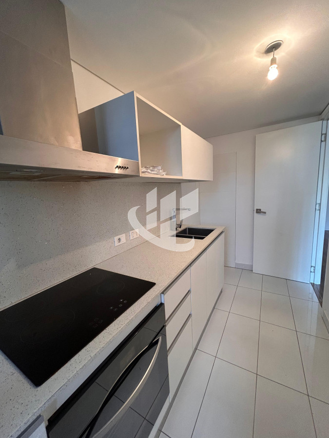 Apartamento ID.1896 - Venta de apartamento de 2 dormitorios con garage en Centro, Montevideo