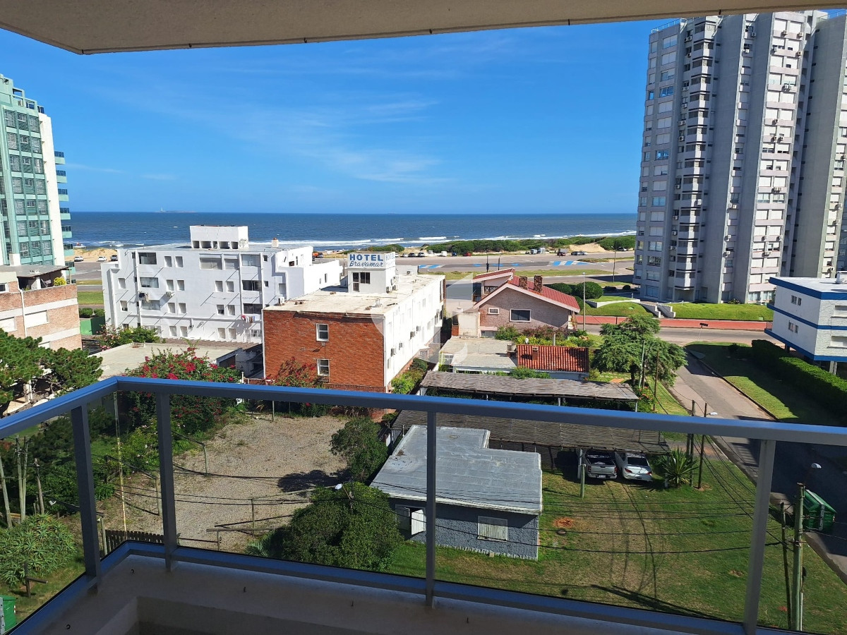 Apartamento ID.1405 - PUNTA DEL ESTE A METROS DE LA BRAVA 2 DORMITORIOS 2 BAÑOS GARAGE EN VENTA