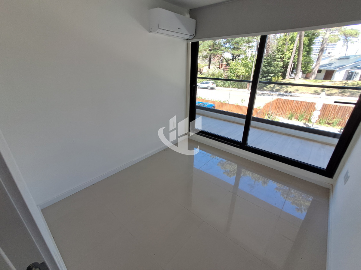 Apartamento ID.1619 - PUNTA DEL ESTE MANSA APTO DE 2 DORMITORIOS ALQUILER ANUAL