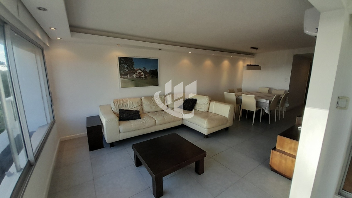 Apartamento ID.1719 - PUNTA DEL ESTE MANSA FRENTE AL MAR! APARTAMENTO DE 2 DORMITORIOS Y DEPENDENCIA EN VENTA! 