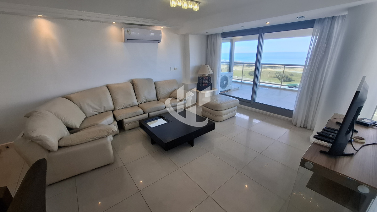 Apartamento ID.2038 - Venta apartamento 3 suites y dep completa, primera línea Brava, Punta del Este