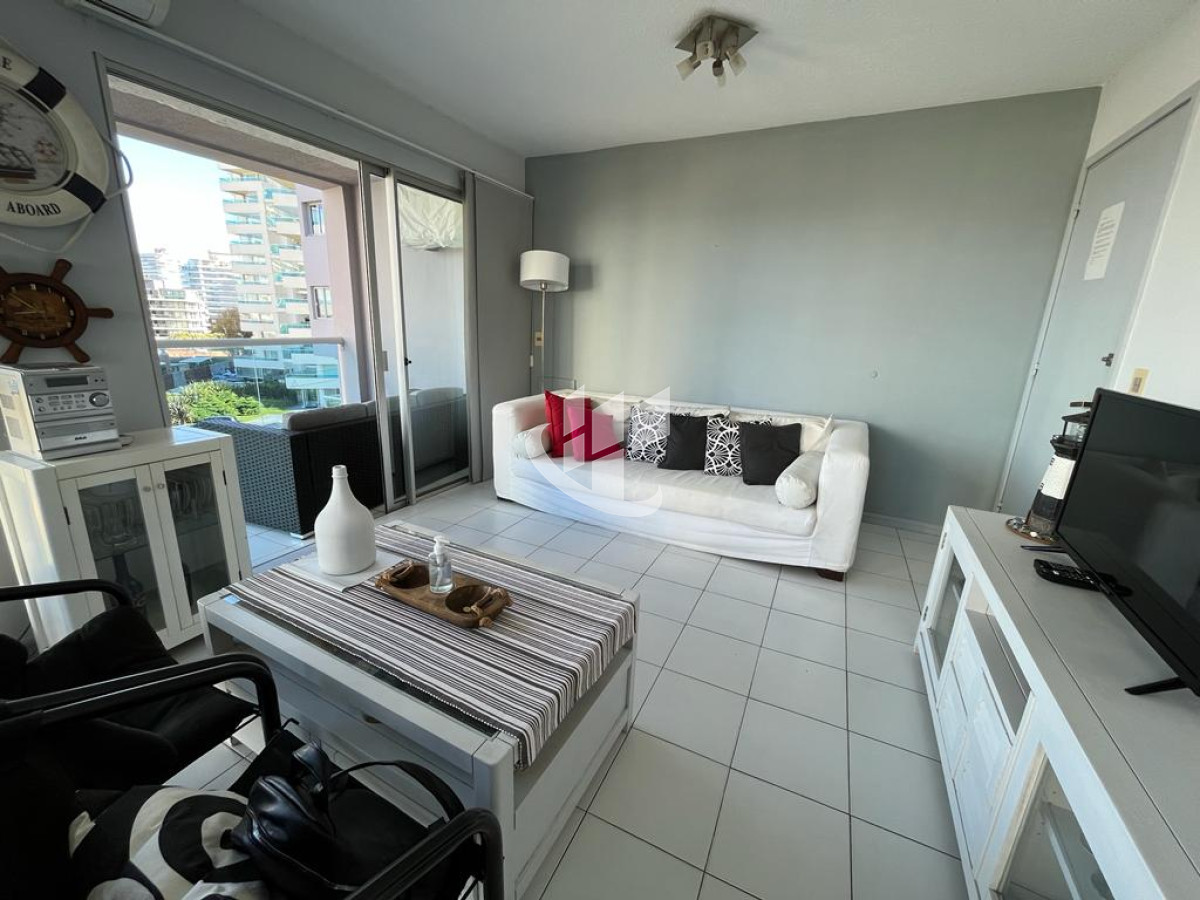 Apartamento ID.1898 - Apartamento en venta de 2 dormitorios, terraza con vista al mar- Brava, Punta del Este