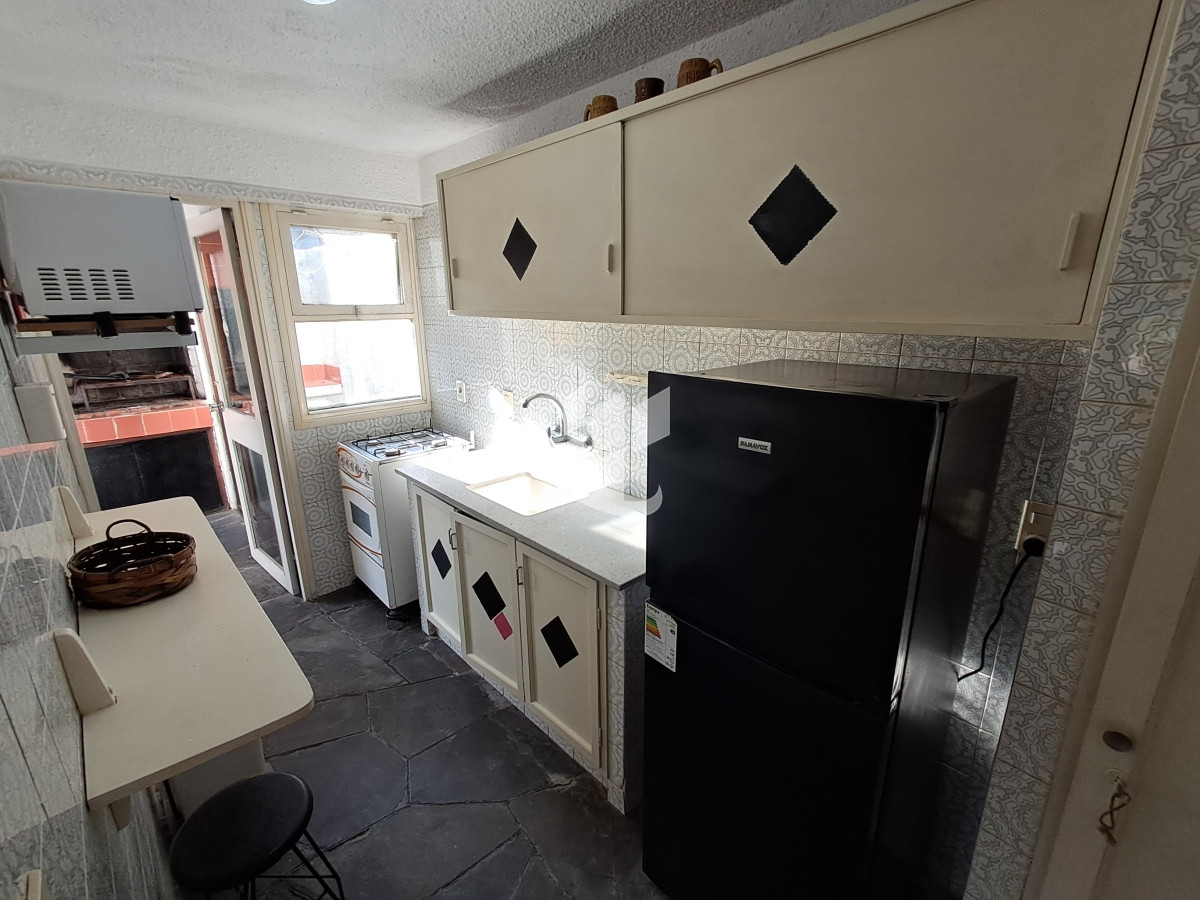 Apartamento ID.1387 - PUNTA DEL ESTE SOBRE AV ROOSEVELT 1 DORMITORIO Y MEDIO PARRILLERO VENTA