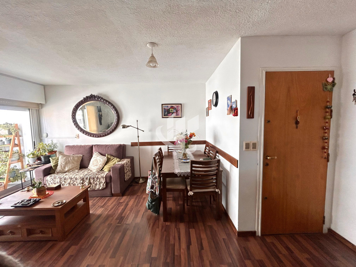 Apartamento ID.2010 - Venta Apartamento 2 Dormitorios, Tres Cruces, Cordón