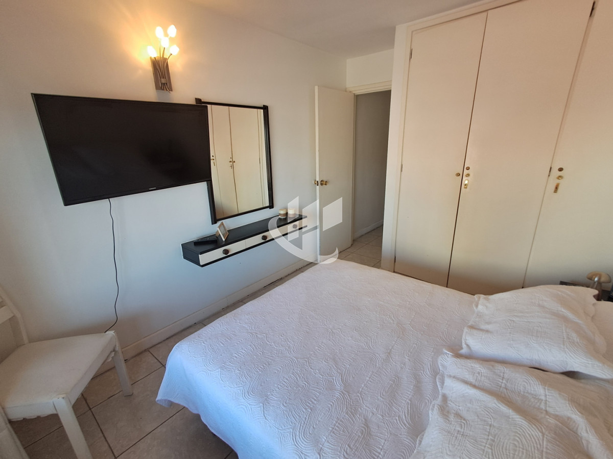 Apartamento ID.2484 - PUNTA DEL ESTE PENINSULA APTO 2 DORM 2 BAÑOS GARAGE A METROS DEL MAR
