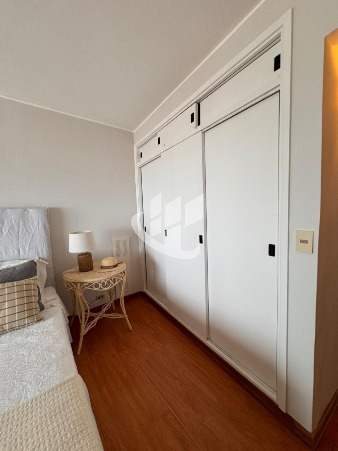 Apartamento ID.1506 - Venta apartamento,2 dormitorios,vista a punta del Este.