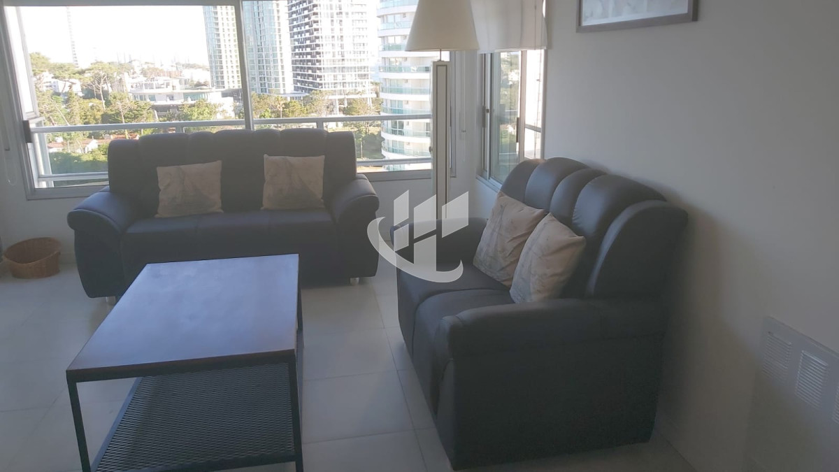 Apartamento ID.692 - Venta, apartamento, 2 dormitorios y dep, con vista, Lincoln Center, Playa Mansa, Punta del Este