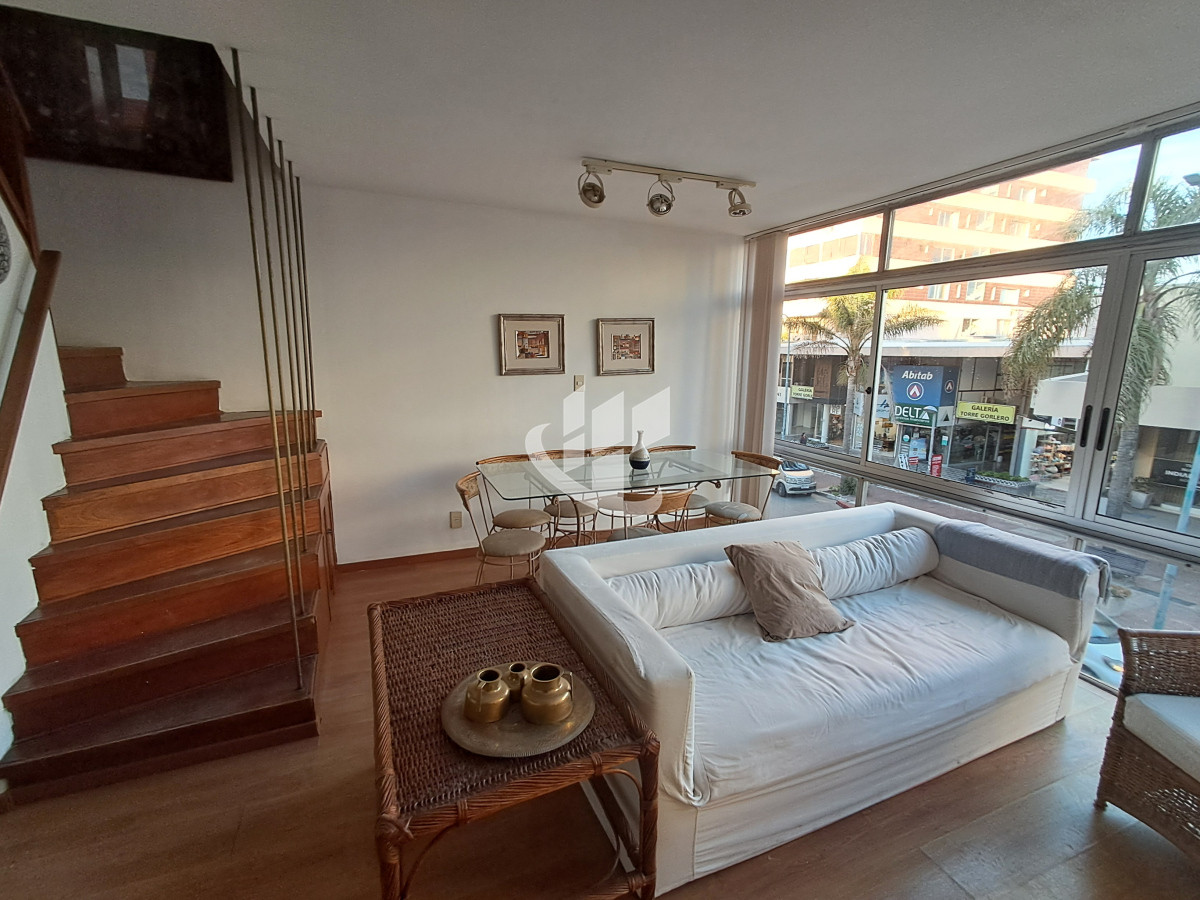 Apartamento ID.1787 - PUNTA DEL ESTE PENINSULA DUPLEX DE 4 DORMITORIOS Y AZOTEA EN VENTA