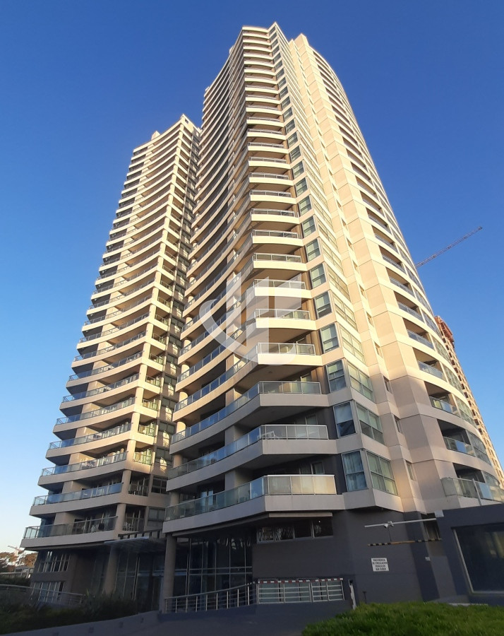 Apartamento ID.894 - Alquiler Temporada, 3 dormitorios y dep, con vista, piso alto, Brava, Punta del Este