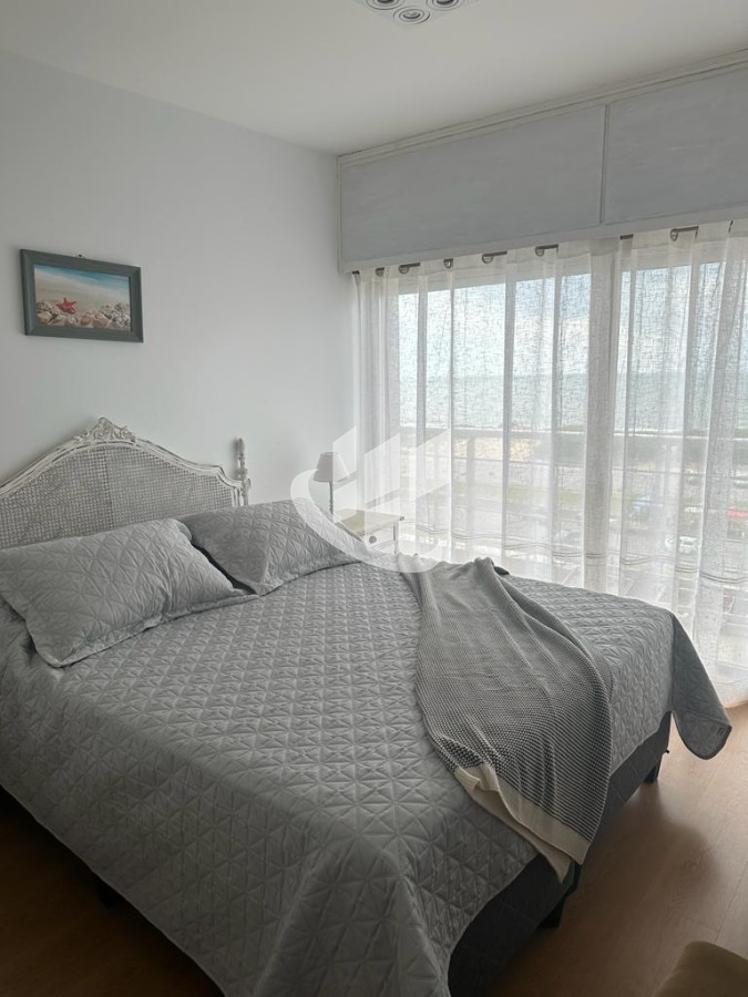 Apartamento ID.1906 - Frente al mar. Apartamento en alquiler anual de 3 dormitorios en Punta del Este 