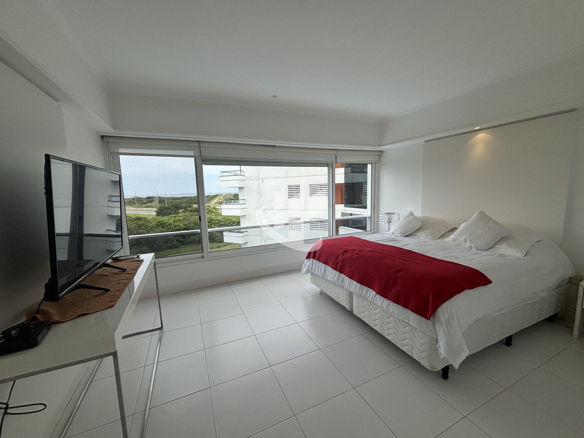 Apartamento ID.2277 - PUNTA DEL ESTE - PLAYA BRAVA - APARTAMENTO DE 4 DORMITORIOS EN SUITE Y DEPENDENCIA - VENTA