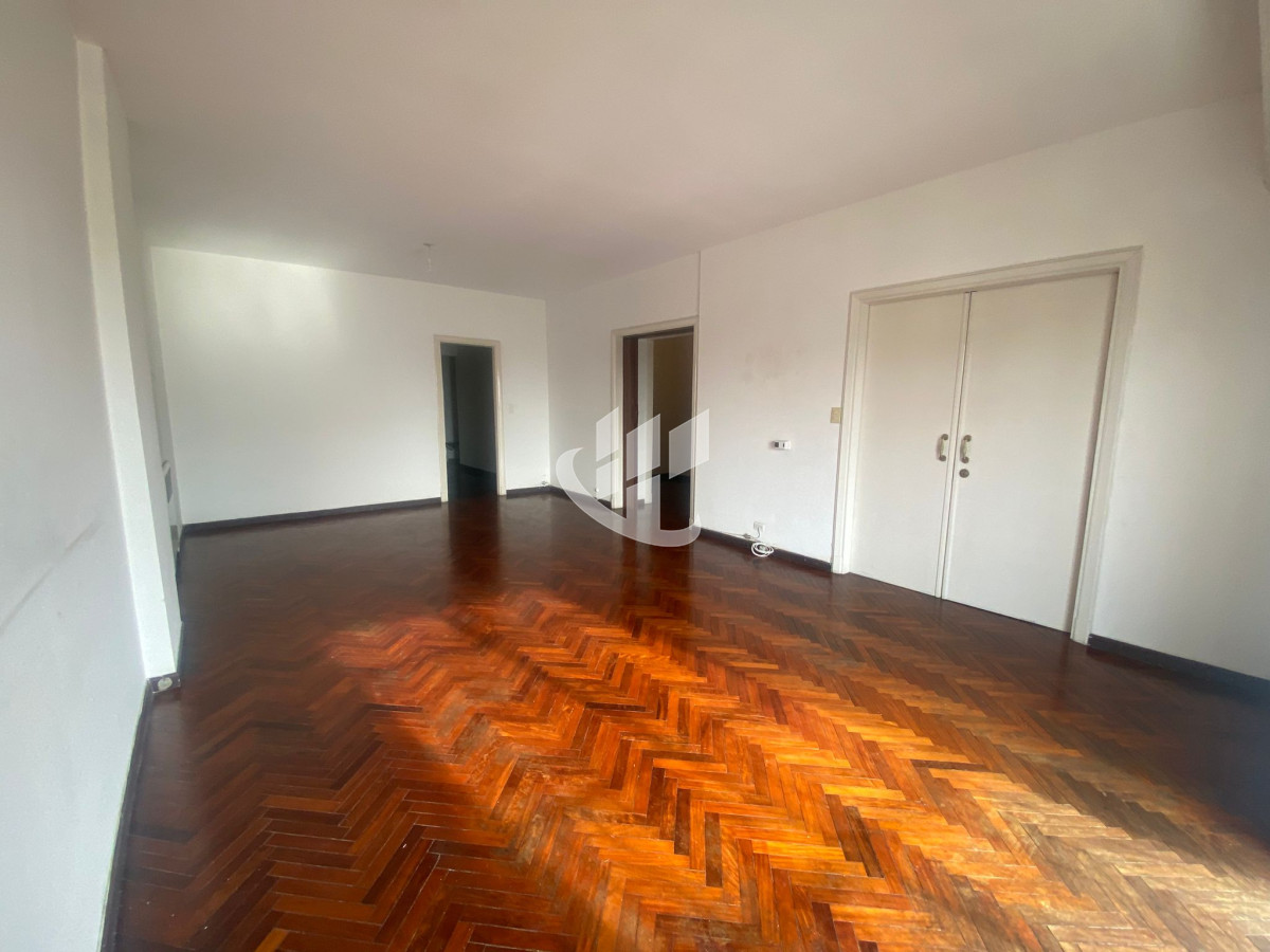 Apartamento ID.1860 - APARTAMENTO DE CATEGORIA 3 DORMITORIOS 2 BAÑOS  Y SERVICIO GARAJE SOBRE 18 DE JULIO