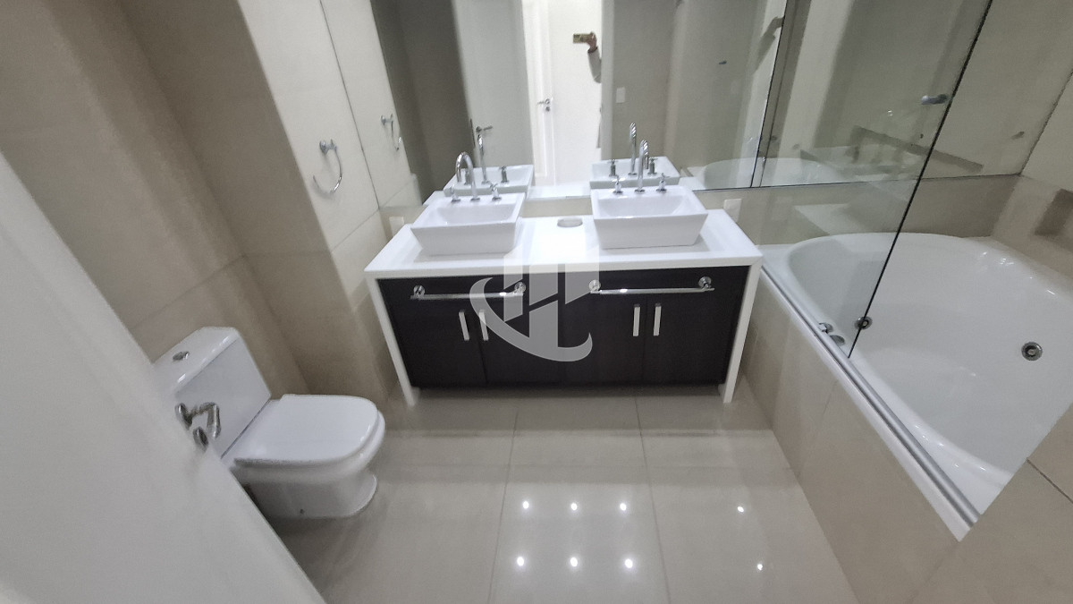 Apartamento ID.2040 - Venta departamento, primera linea 4 suites, Brava, Punta del Este