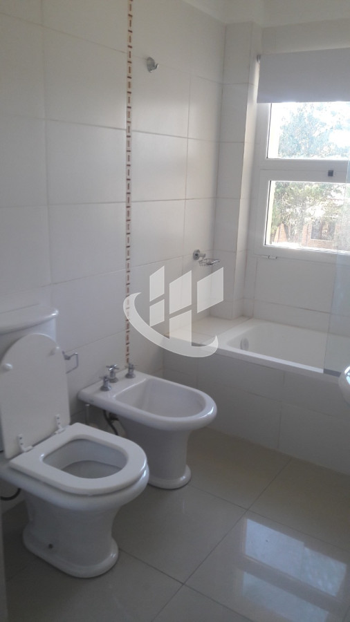 Apartamento ID.1528 - MANANTIALES DUPLEX DE 3 DORMITORIOS TERRAZA CON VISTA PARRILLERO
