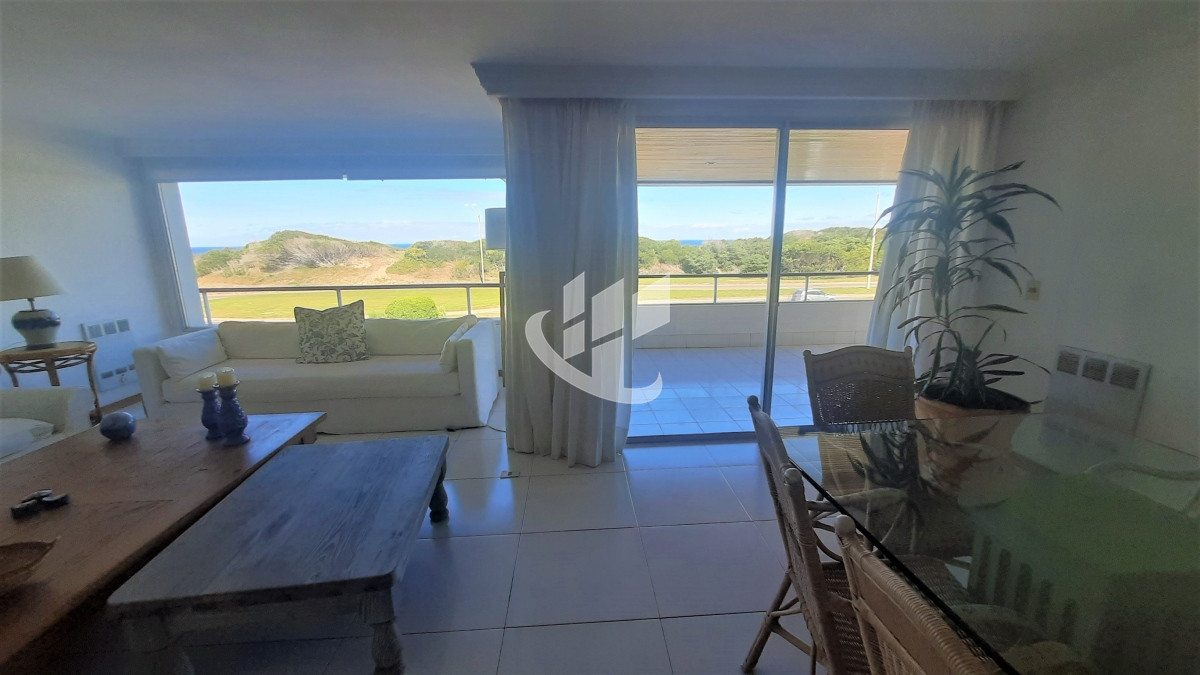 Apartamento ID.828 - Alquiler de Verano, 4 dormitorios mas dep, 1era linea al mar, Rincon del Indio, Punta del Este