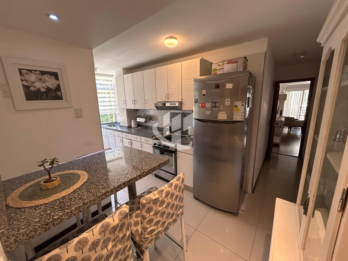 Apartamento ID.1622 - Alquiler Temporada, Punta del Este, Zona Shopping, 3 dormitorios
