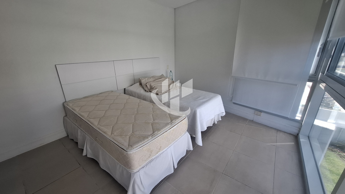 Apartamento ID.2434 - Alquiler invernal, 3 dormitorios y dependencia, Brava, Primera linea, Punta del Este