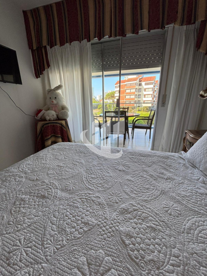 Apartamento ID.2453 - PUNTA DEL ESTE CHIVERTA APTO CON SERVICIOS DE 3 DORMITORIOS EN SUITE, GARAGE , DEP DE SERCVICIO