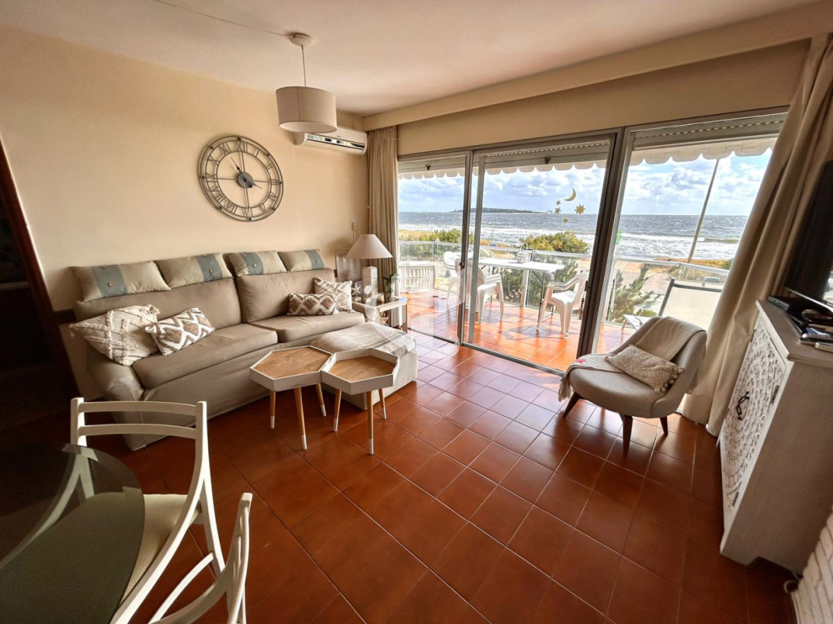 Apartamento ID.2408 - Alquiler Temporal 2 dormitorios Primera Linea Playa Mansa, Punta Del Este