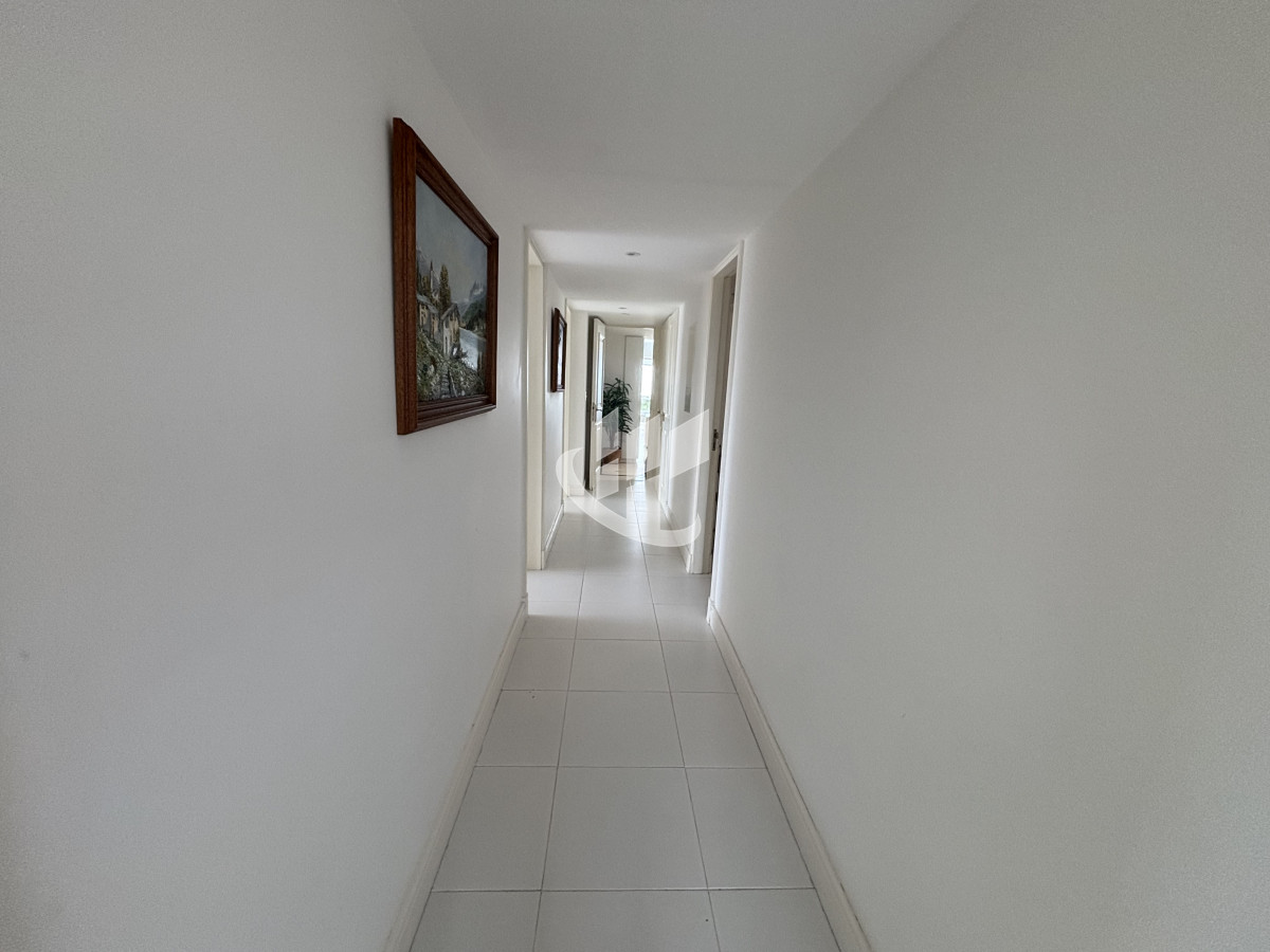 Apartamento ID.2277 - PUNTA DEL ESTE - PLAYA BRAVA - APARTAMENTO DE 4 DORMITORIOS EN SUITE Y DEPENDENCIA - VENTA