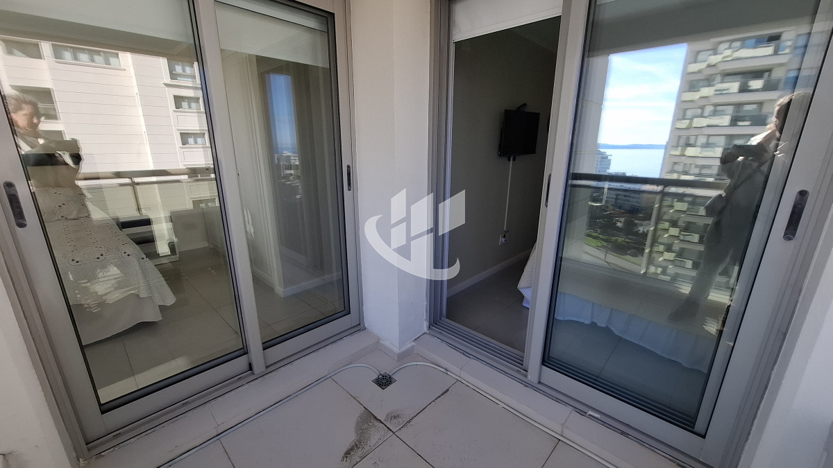 Apartamento ID.2039 - Venta apartamento 3 suites y dependencia completa, primera línea Brava, Punta del Este