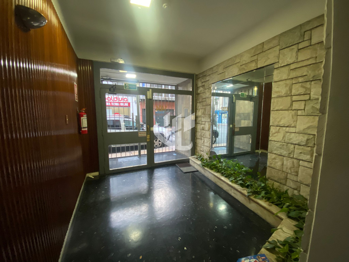 Apartamento ID.1854 - APARTAMENTO EN VENTA CORDON 2 DORMITORIOS Y SERVICIO.