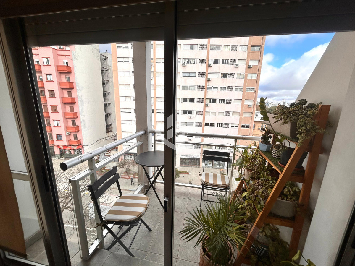 Apartamento ID.2010 - Venta Apartamento 2 Dormitorios, Tres Cruces, Cordón