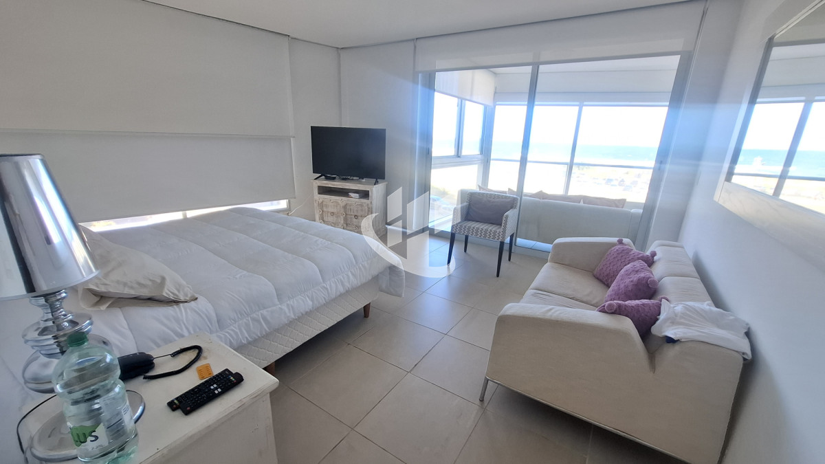 Apartamento ID.2434 - Alquiler invernal, 3 dormitorios y dependencia, Brava, Primera linea, Punta del Este