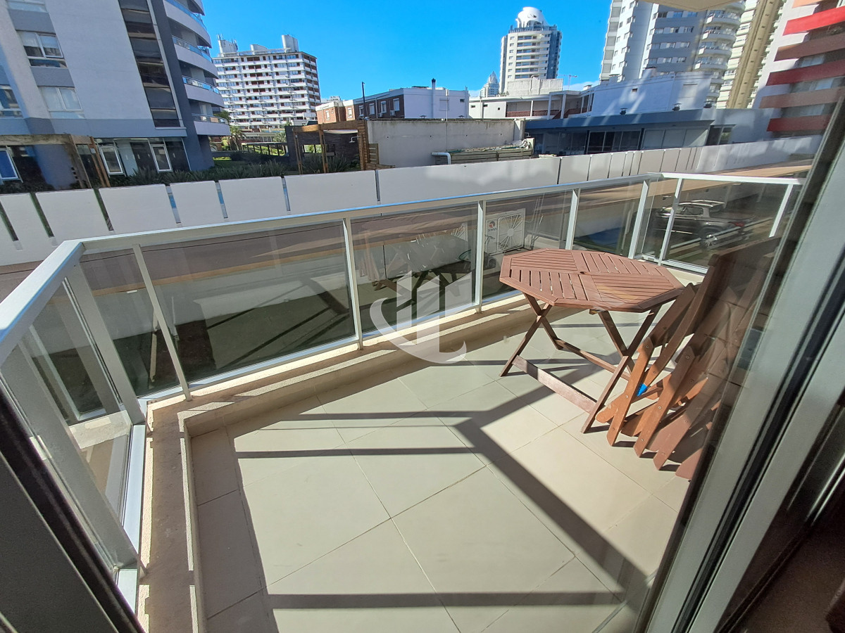 Apartamento ID.1765 - PUNTA DEL ESTE BRAVA APTO 2 DORMITORIOS 1 BAÑO COCHERA AMENITIES ALQUILER TEMPORAL