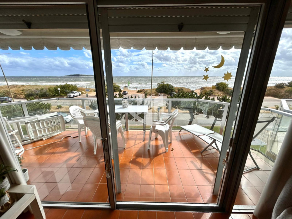 Apartamento ID.2408 - Alquiler Temporal 2 dormitorios Primera Linea Playa Mansa, Punta Del Este