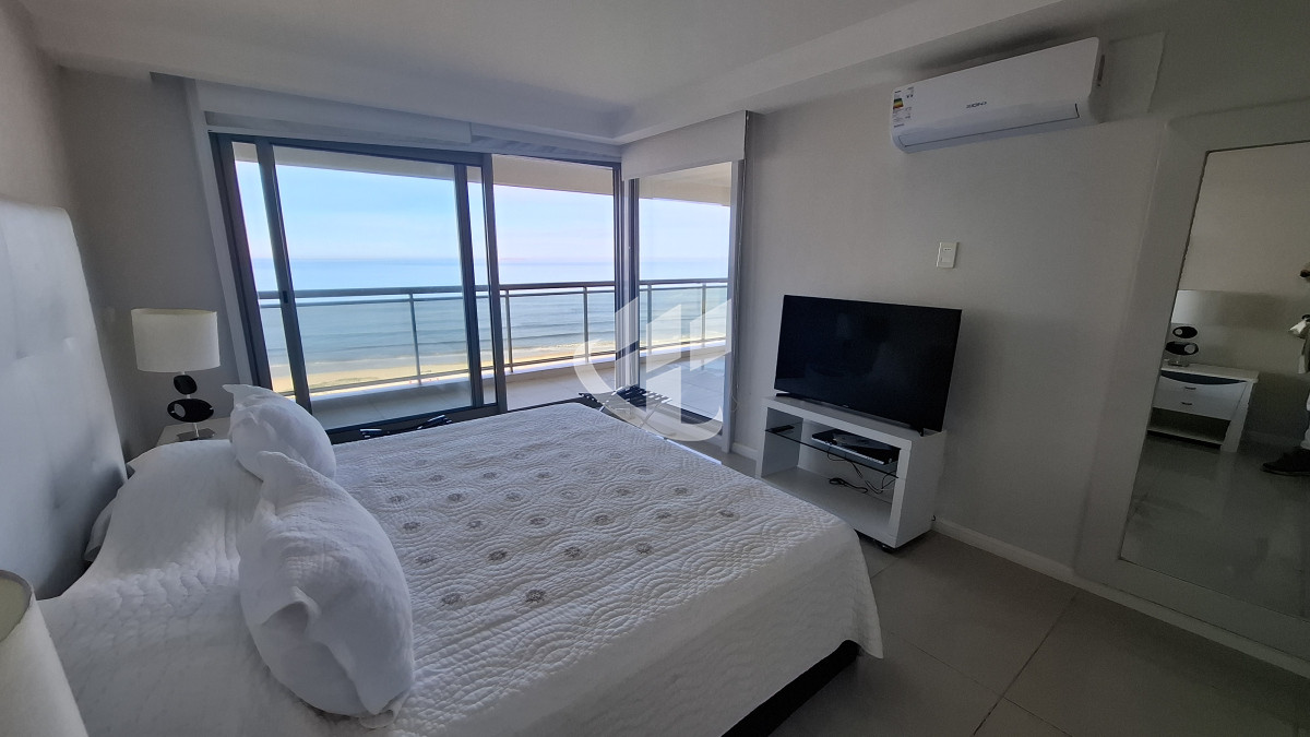 Apartamento ID.2039 - Venta apartamento 3 suites y dependencia completa, primera línea Brava, Punta del Este